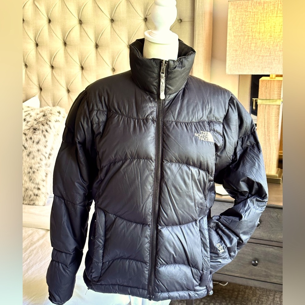 Women’s North Face puffer coat in black